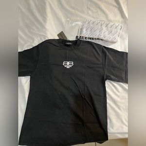 Balancing a Shirt Paris BB logo XS ( Oversized )